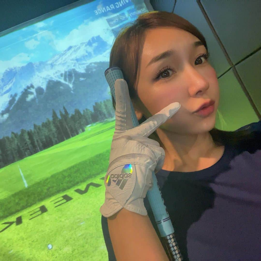 のインスタグラム：「コソ練してる事は絶対に内緒🤫だよ⛳️ OK???」