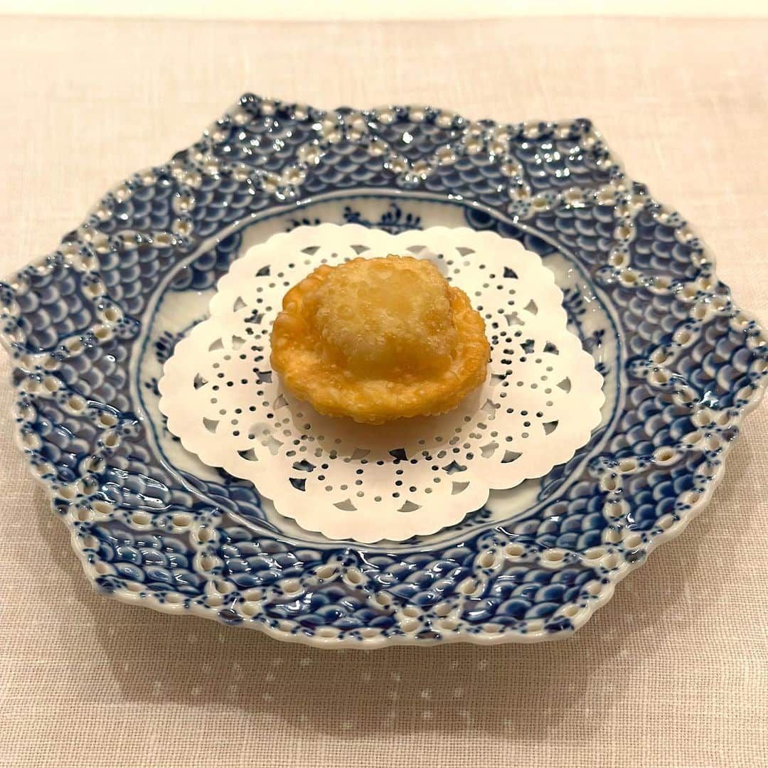 えれなさんのインスタグラム写真 - (えれなInstagram)「小さくて可愛いグラス❤️ お料理も器も全て素敵でした🥰  次の予約は6年後ですって🫨！  47歳…どんな未来なんだろう？🤔と話になり。  子育てで忙しいはずだから、行けないわー。 と言えてると良いね。笑  と友達に言われたので🤣  実現できるように頑張りたいと思います。笑  #フルタ」8月19日 16時08分 - elena1982312