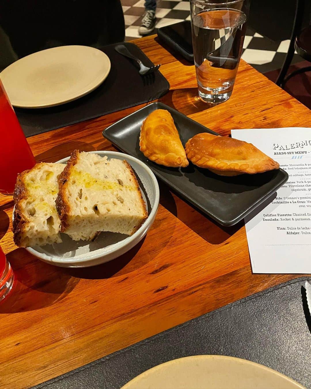 小林恵月さんのインスタグラム写真 - (小林恵月Instagram)「・ 📍 Palermo - Melbourne CBD アルゼンチン料理が食べれるステーキからデザートまでとっても美味しいレストラン🇦🇷🍽️🍷✨ ステーキも美味しいけど、 ここのFlanがとっても濃厚で美味しいの🤤❣️ 教えていただいておいしくてすぐにレストランの名前覚えた😂👍」8月19日 16時16分 - ezuki_kobayashi