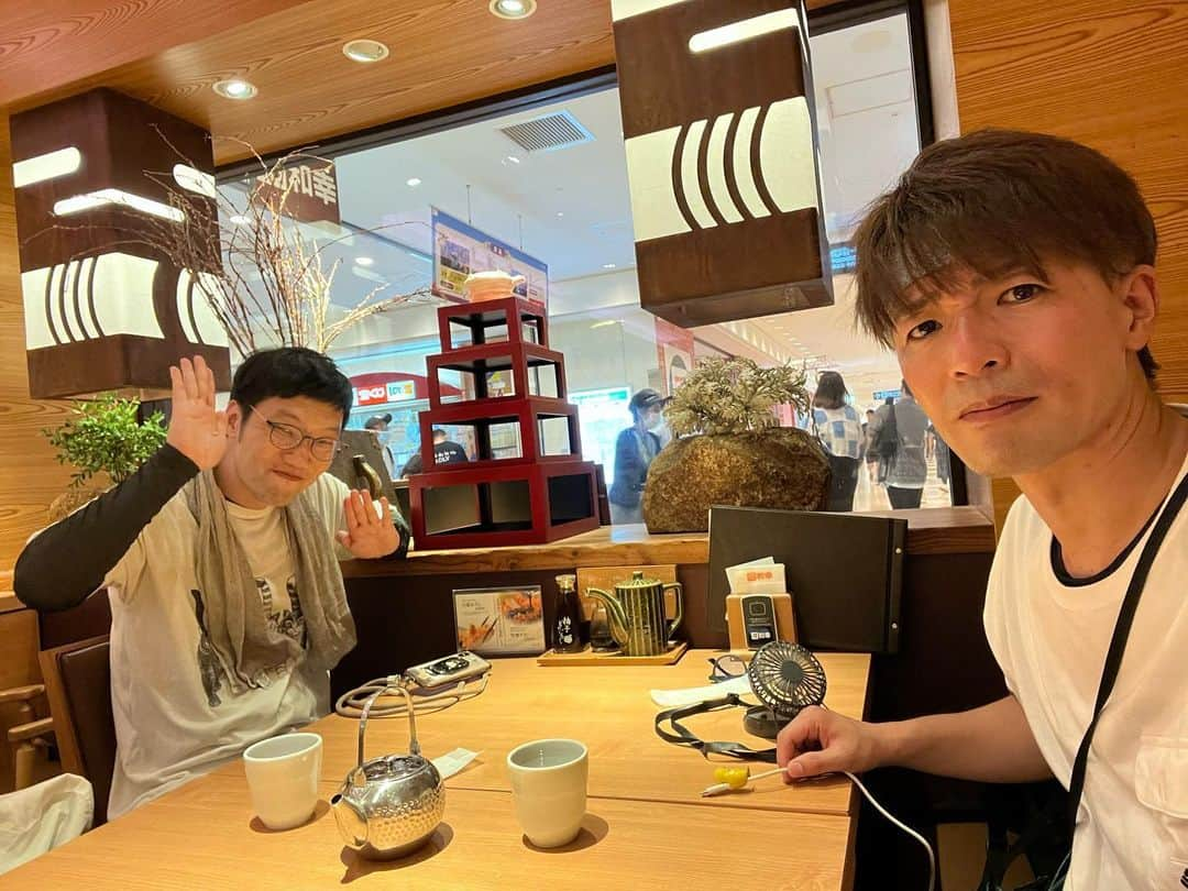 辻井亮平さんのインスタグラム写真 - (辻井亮平Instagram)「関西支部が大阪から三宮まで頑張って歩いていたので、関東支部も今日は頑張りました！  田園調布から横浜まで平井と2人で歩きました。  6時間掛かりました。  めっちゃしんどい！  横浜で遊ぼうと思ってたけどそんな元気ないない！  はよ帰りたい気持ちしかない！！  足も痛い！！  平井！！はよう帰ろう！！！！  #いやぁキツイ ！！！ #山さん」8月19日 16時38分 - aironhed_tsujii