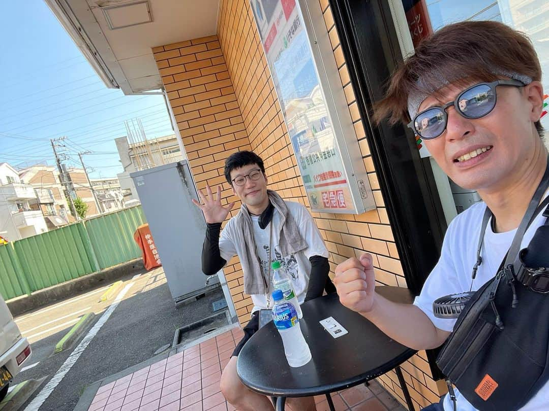 辻井亮平さんのインスタグラム写真 - (辻井亮平Instagram)「関西支部が大阪から三宮まで頑張って歩いていたので、関東支部も今日は頑張りました！  田園調布から横浜まで平井と2人で歩きました。  6時間掛かりました。  めっちゃしんどい！  横浜で遊ぼうと思ってたけどそんな元気ないない！  はよ帰りたい気持ちしかない！！  足も痛い！！  平井！！はよう帰ろう！！！！  #いやぁキツイ ！！！ #山さん」8月19日 16時38分 - aironhed_tsujii