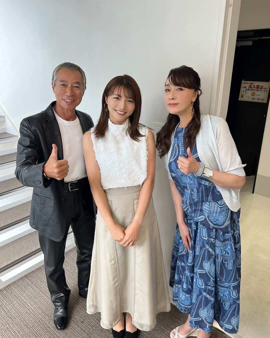 浅野ゆう子のインスタグラム：「大切な友　^_^  柳葉敏郎さんと  娘のような清水麻椰ちゃんとの3ショット　^_^  麻椰ちゃん今朝も可愛かった〜　^_^  #サタデープラス #柳葉敏郎　さん #清水麻椰　さん #浅野ゆう子」