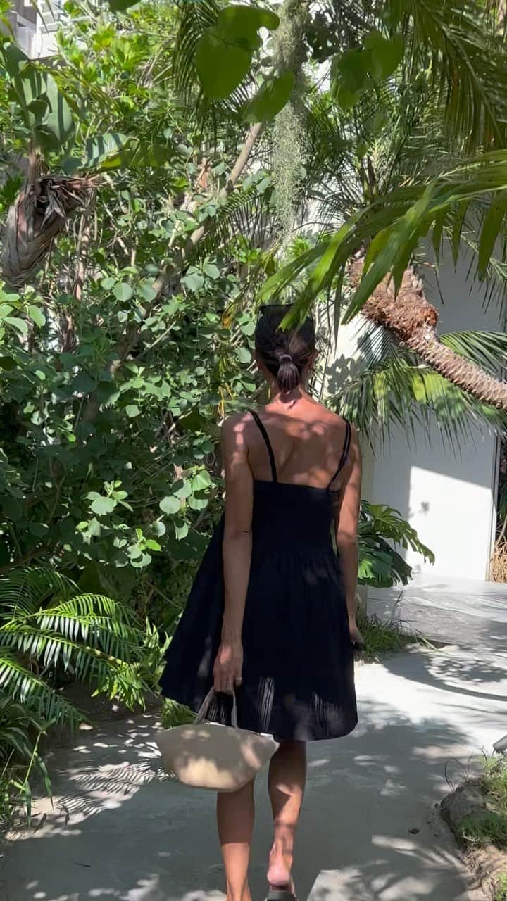 中川珠里のインスタグラム：「まるで海外🌵🌵🌵🌵🌵🤍  @botanicalpoolclub」