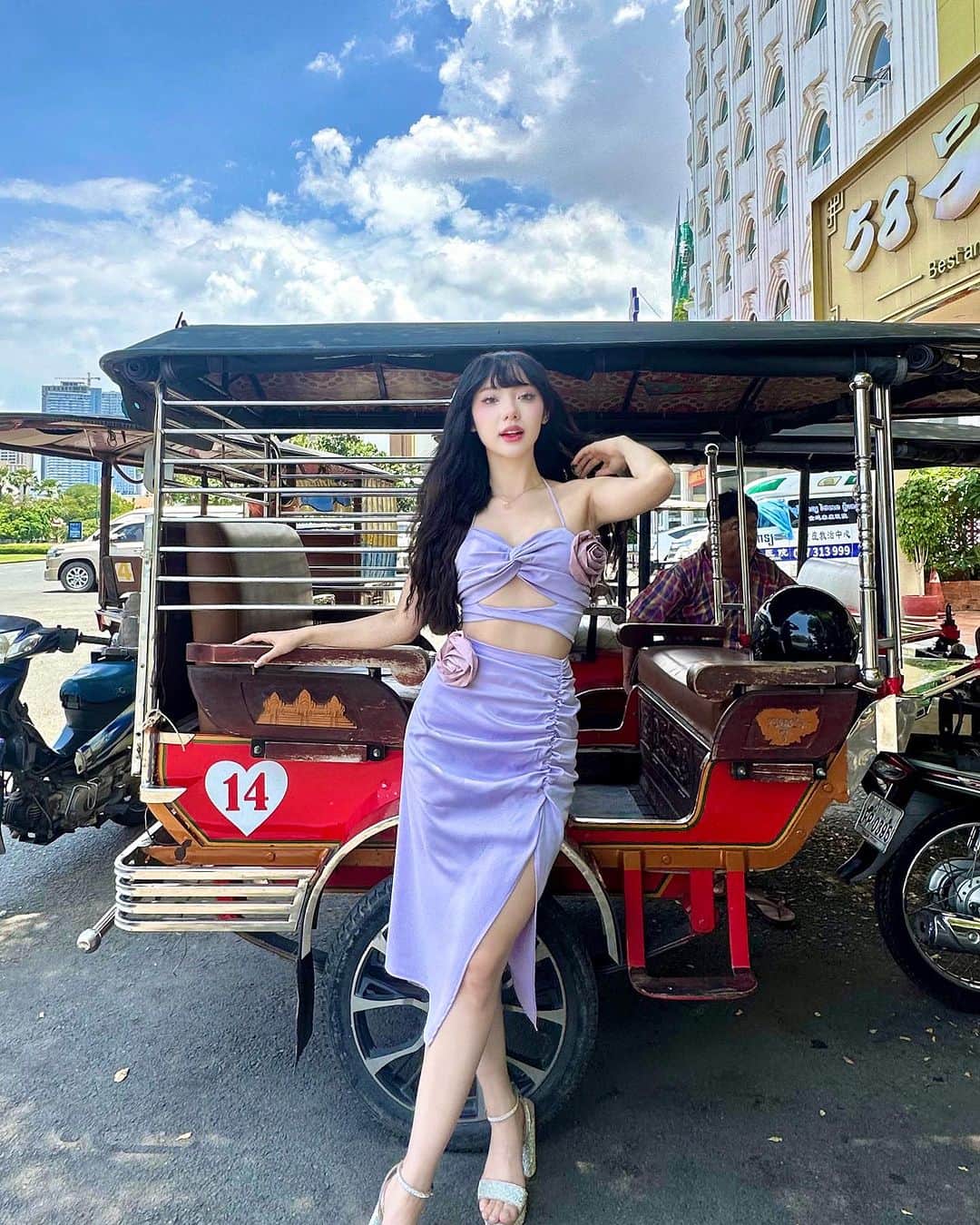 ヤンニーン・ワイゲルのインスタグラム：「One day in Phnom Penh💜」