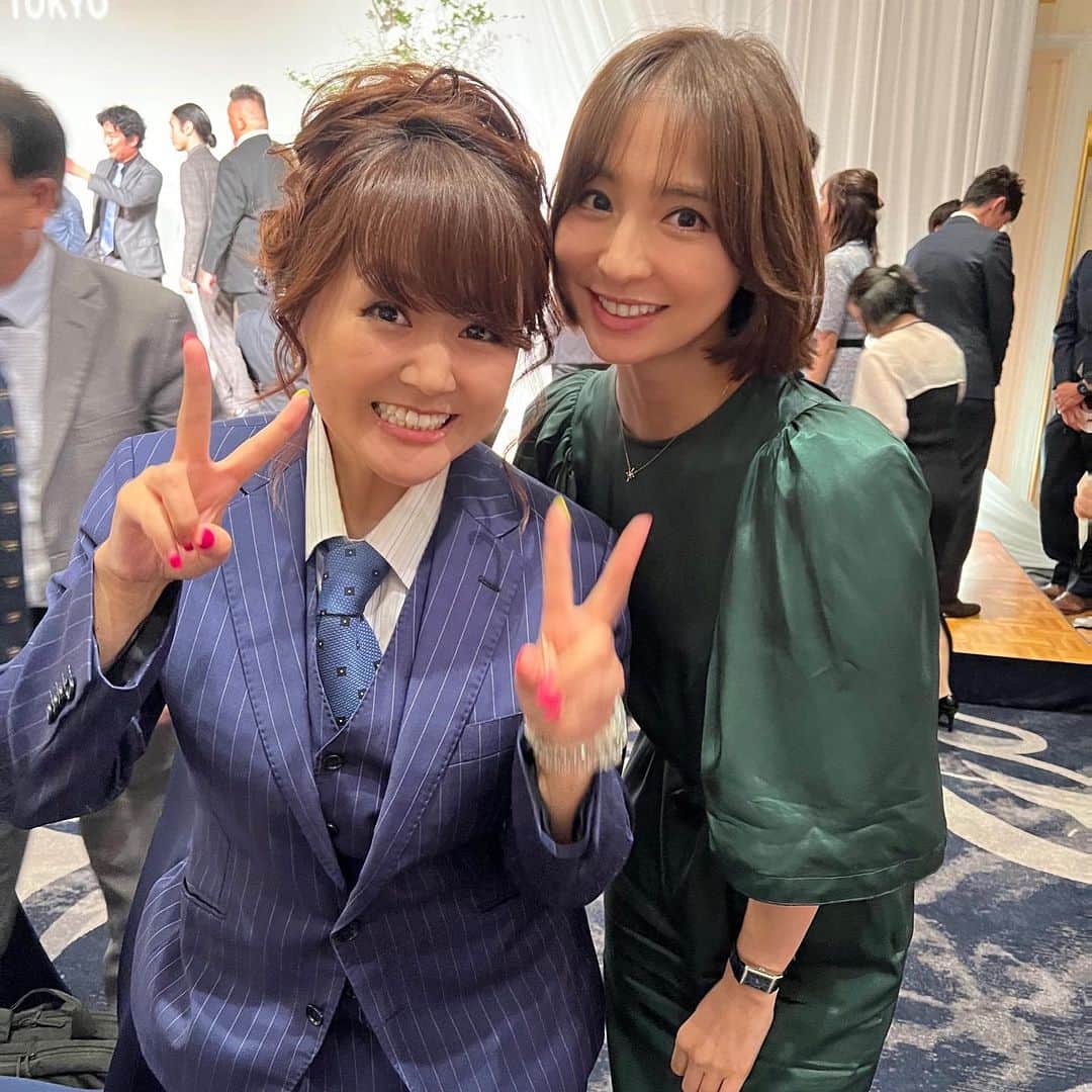 なちゅのインスタグラム：「久々に麻里子様に逢えたよー！✨💖相変わらずの美しい!! そして優しい☺️🌹🫧 こんななちゅにも🐖現役の時からいっつも優しいんだぁ〜✨🍀🌷なちゅは不動産屋だって言ったら驚いてたよぉ🏡⋆*  写真はあのﾒﾝﾊﾞｰの結婚式行って来たよ〜💍‼︎ 破天荒なあの子が凄く幸せになって嬉しいです♡⃛✨♥️笑った〜！ 結婚式っていいねっ💒🥰 久々にSDN48ﾒﾝﾊﾞｰにも逢えてみんな子供産みまくりだね!👶🏻🍼💕かわいい👶🏻🍼 みんなの子供年齢順に並べるの夢wW   HappyWedding💍✨💖 幸せお裾分けありがとう💞  仕事と現実に戻ります！笑👍✨」