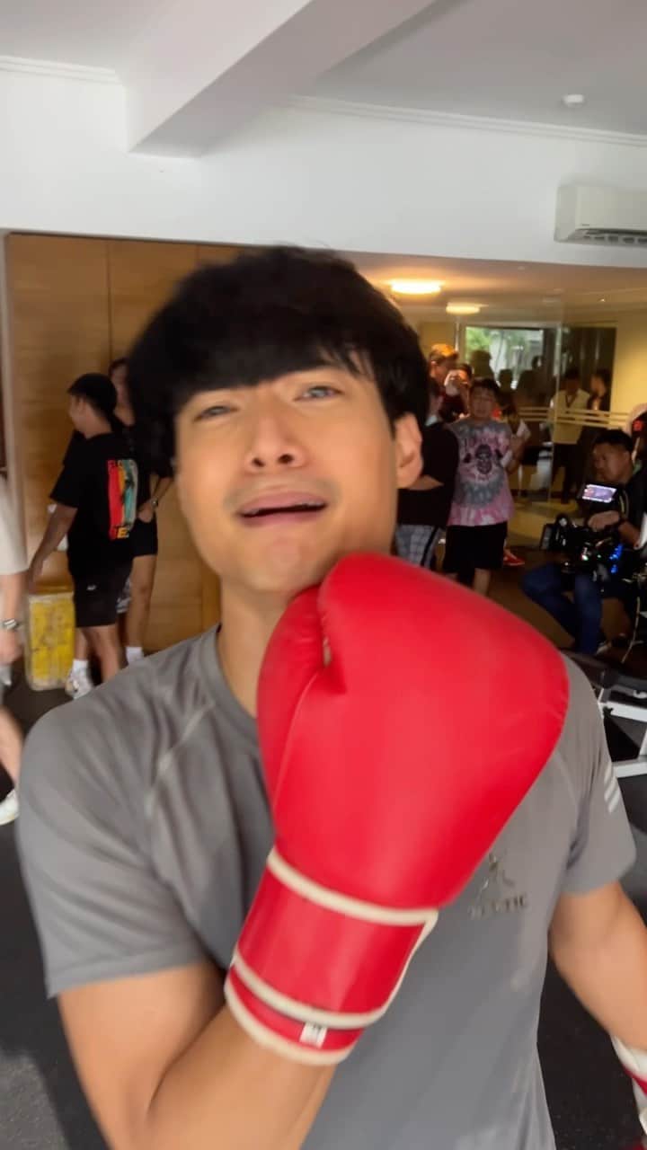 ミーガン・ヤングのインスタグラム：「Tinotoo na namin ni Napoy ang mga fight scenes! Tingnan nyo naman, sapul na sapul kami oh 😅  But really, just sharing that we try to really be careful with one another when we do these scenes.  Kailangan totoo ang galit na nararamdaman namin pero with care 🤣 And FYI, @dongdantes is one of the most gentle fight scene partners to have 😍🫰🏽」