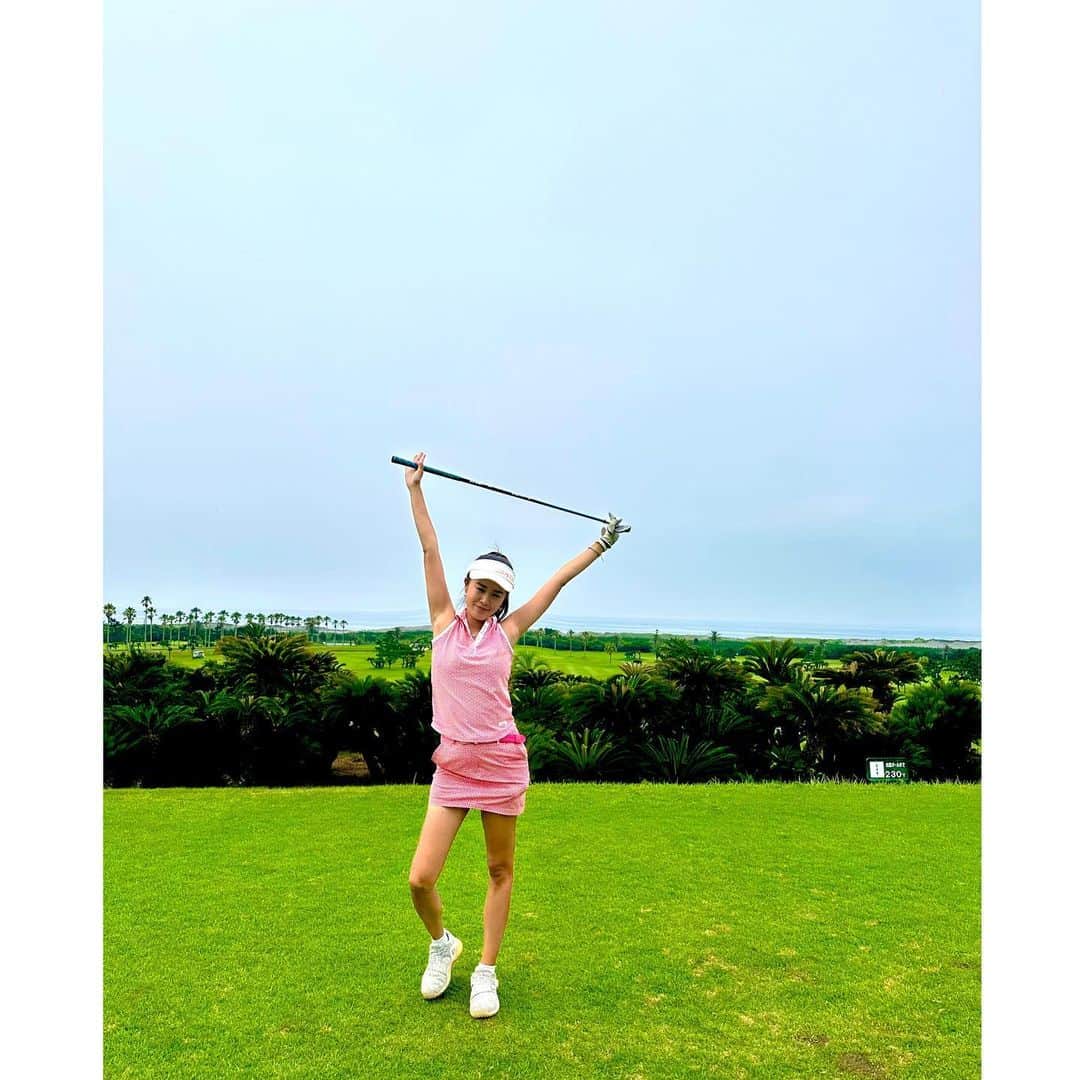 菊池なつきのインスタグラム：「館カン🏌️‍♀️☀️  千葉のハワイ🌴🌺🌞  #顔よアップにしないで雰囲気が大事👌  #ゴルフ女子 #女子ゴルフ #ゴルフスイング #インスタゴルフ #ゴルフ大好き  #ゴルフ #ゴルフ初心者 #golf #JAPAN #初心者 #golfstagram #golfswing  #ゴルフレッスン  #ゴルフウェア  #ゴルフ上手くなりたい  #ゴルフ好きと繋がりたい  #골프 #Photo #Photographing」