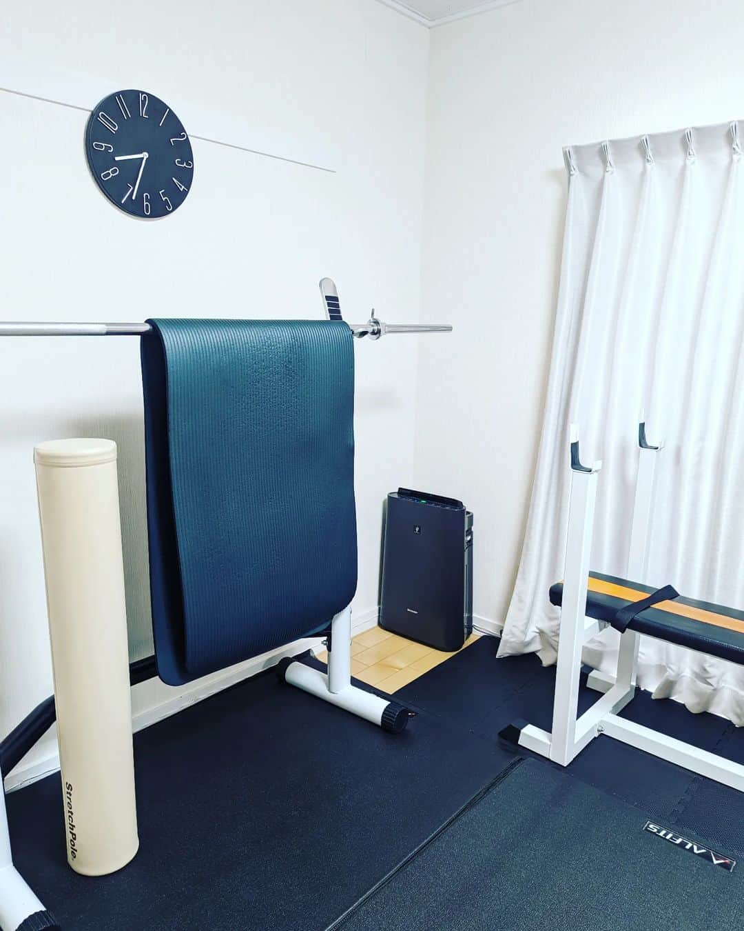 島田佳奈のインスタグラム：「パーソナルトレーニング（23回目）。またもや2週間も空けてしまった＆寝坊して朝食抜きで行ったため、パフォーマンス発揮できず。むしろ再発した五十肩（！）のほうが足を引っ張る要因か。ぐぬぬ。」
