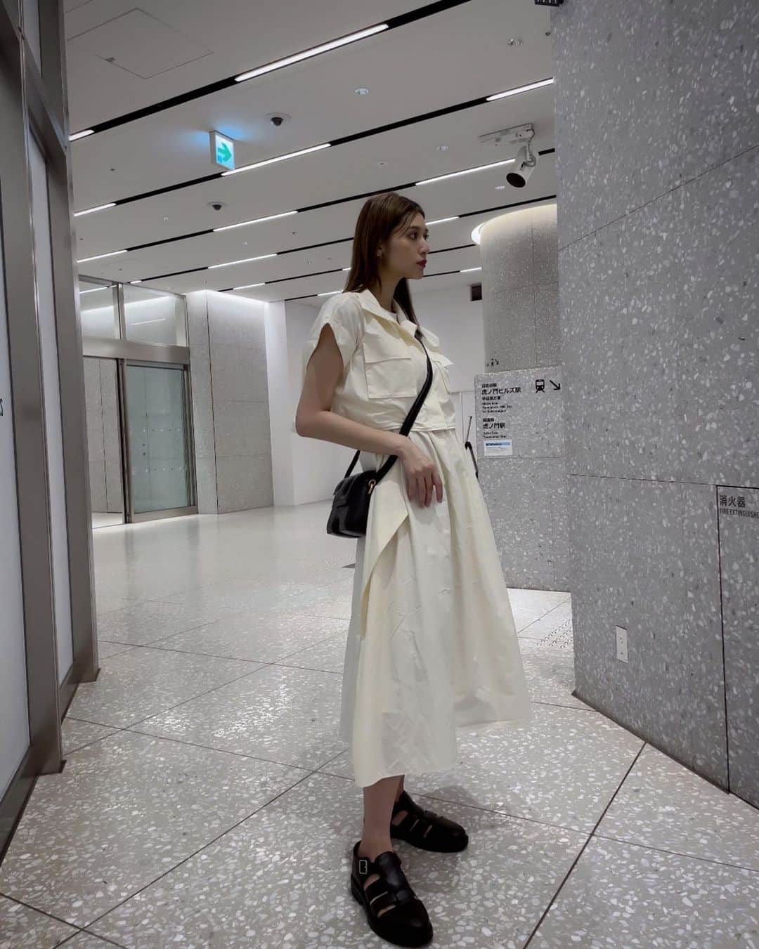 アンジェラ芽衣のインスタグラム：「‎🤍  最近真っ白の服きてる事が多すぎて😂  ブラックにハマったり、カラフルにハマったり 少し前は青ブームだったけど いまは人生初の白ブームが来ている…！」