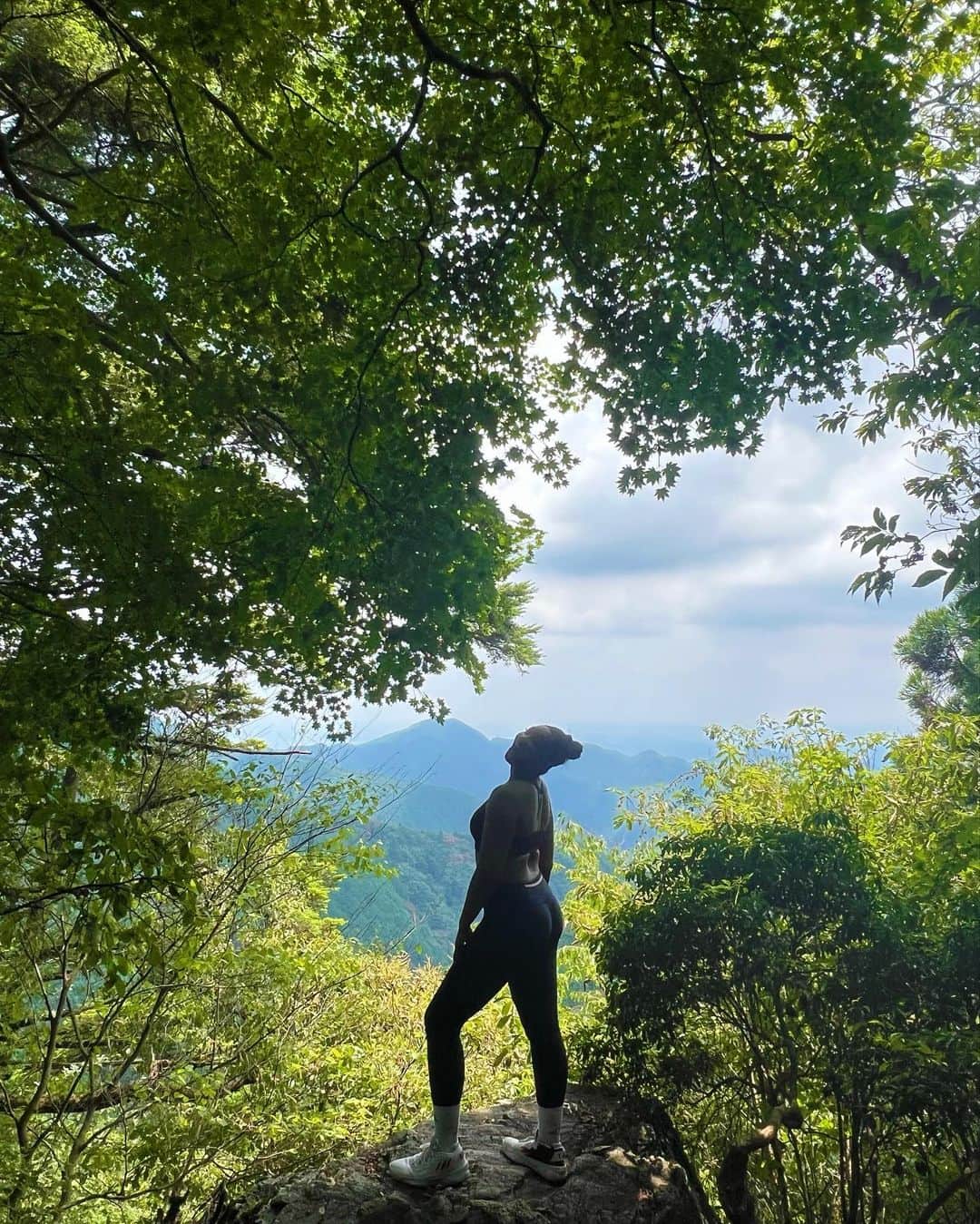 オコエ桃仁花のインスタグラム：「As a mountain you can’t grow, but as a human I can⛰️🫶🏽」