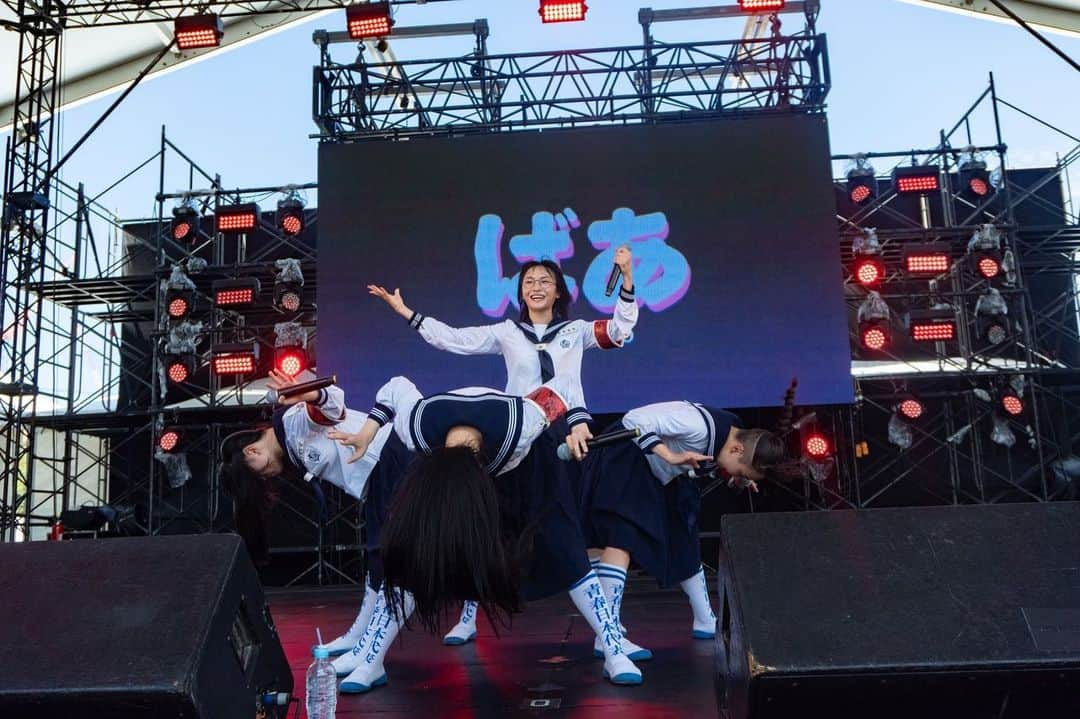 新しい学校のリーダーズさんのインスタグラム写真 - (新しい学校のリーダーズInstagram)「2023.8.19 「SUMMER SONIC 2023 -OSAKA-」 at Maishima Sonic Park 🍃✨️  <SETLIST> 1. 青春を切り裂く波動 2. 最終人類 3. Free Your Mind 4. マ人間 5. Pineapple Kryptonite REMIX 6. オトナブルー 7. NAINAINAI 8. 迷えば尊し  photo by ニイドメッチ #summersonic #サマソニ #新しい学校のリーダーズ#ATARASHIIGAKKO」8月19日 17時29分 - japan_leaders