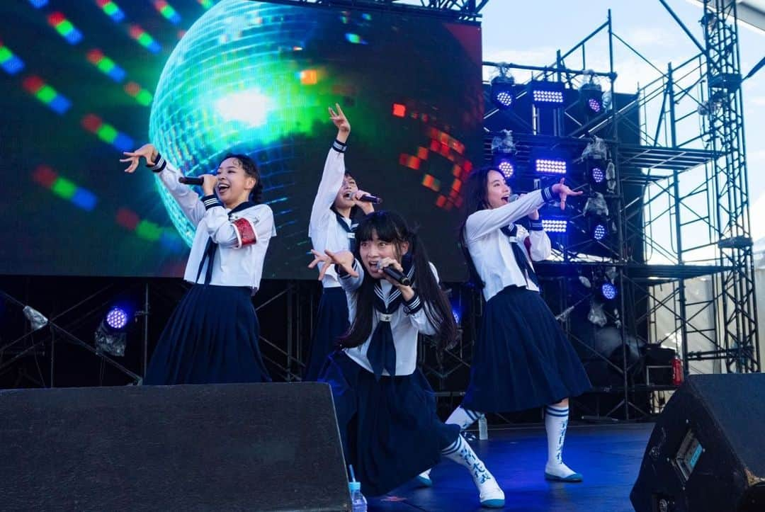 新しい学校のリーダーズさんのインスタグラム写真 - (新しい学校のリーダーズInstagram)「2023.8.19 「SUMMER SONIC 2023 -OSAKA-」 at Maishima Sonic Park 🍃✨️  <SETLIST> 1. 青春を切り裂く波動 2. 最終人類 3. Free Your Mind 4. マ人間 5. Pineapple Kryptonite REMIX 6. オトナブルー 7. NAINAINAI 8. 迷えば尊し  photo by ニイドメッチ #summersonic #サマソニ #新しい学校のリーダーズ#ATARASHIIGAKKO」8月19日 17時29分 - japan_leaders