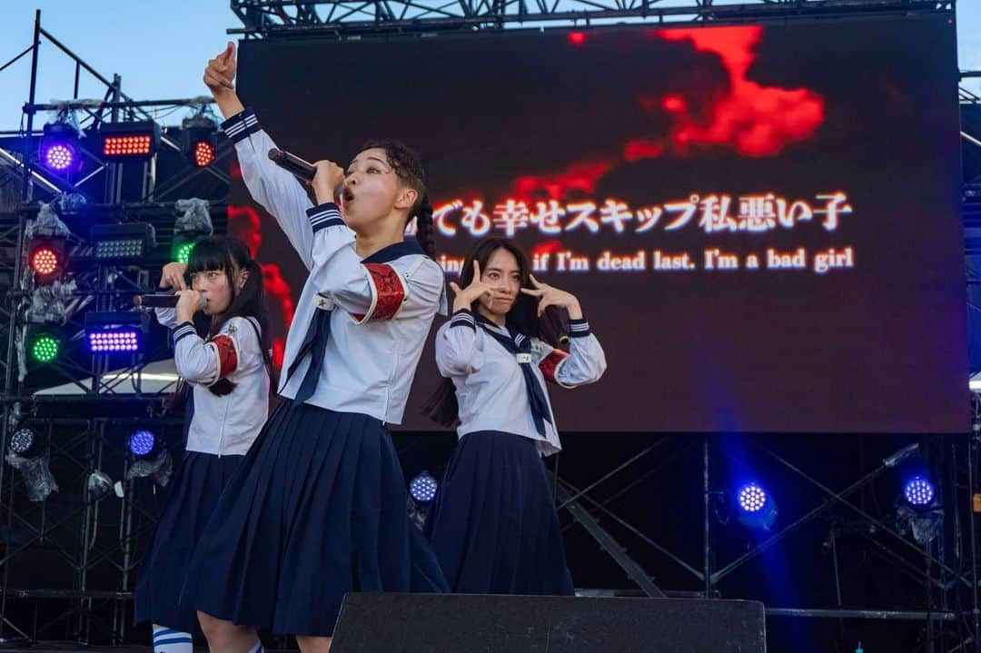 新しい学校のリーダーズさんのインスタグラム写真 - (新しい学校のリーダーズInstagram)「2023.8.19 「SUMMER SONIC 2023 -OSAKA-」 at Maishima Sonic Park 🍃✨️  <SETLIST> 1. 青春を切り裂く波動 2. 最終人類 3. Free Your Mind 4. マ人間 5. Pineapple Kryptonite REMIX 6. オトナブルー 7. NAINAINAI 8. 迷えば尊し  photo by ニイドメッチ #summersonic #サマソニ #新しい学校のリーダーズ#ATARASHIIGAKKO」8月19日 17時29分 - japan_leaders