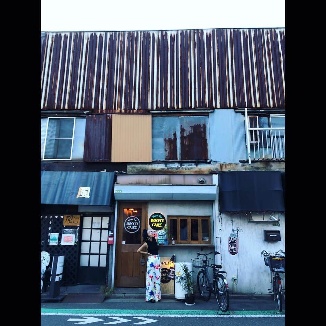 MONKYのインスタグラム：「今日からCOSMIC JUNGLE feat.PAPICO！  今日は北千住Booty Call♬  そして明日は渋谷Jazz bar 琥珀！  詳しくはlInk on bio！  @cosmic_jungle2021」
