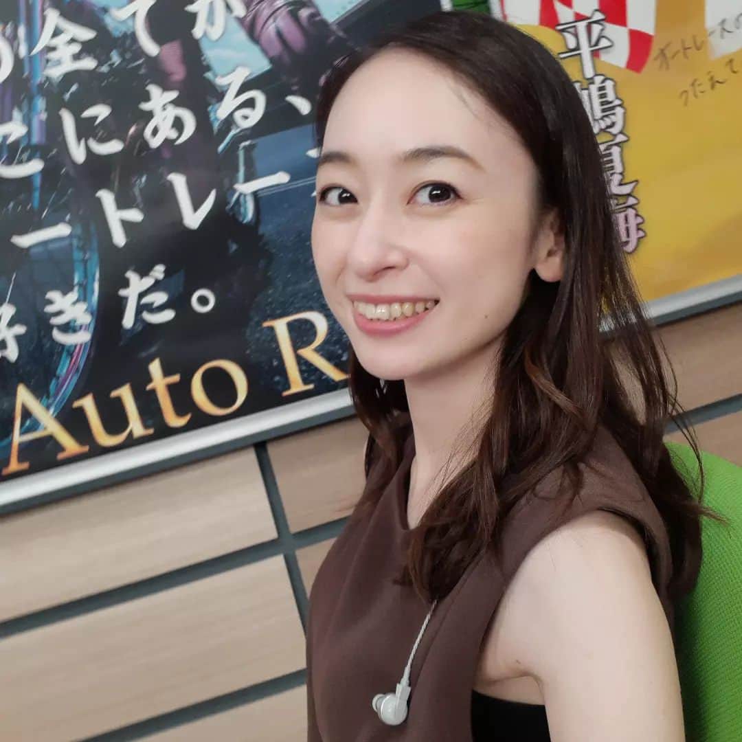 瞳ゆゆのインスタグラム：「今日から、川口オートレース中継に出演しています🏍️ 22日までの4日間開催！  秋服着ようと思ったけど、まだ暑くて無理でした😂  #川口オート #オートレース #アナウンサー #宝塚og」