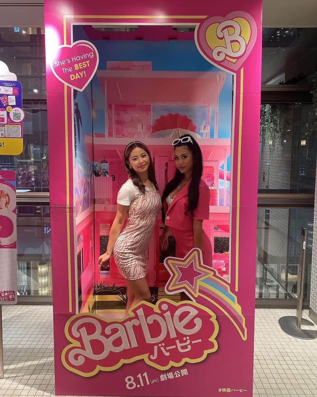 MARSEさんのインスタグラム写真 - (MARSEInstagram)「🎀  Hi Barbie🙋🏾‍♀️💖  池袋、新宿、有楽町のルミネでバービーコラボしててフォトブースがあるよ🎀💖 ライティングがちょっと暗いけど、人少なくてオススメ💘  有楽町ピカデリーの映画館にもフォトブースあったからそっちの方が証明はいいかも！ でも映画の前後めちゃくちゃ混むと思う💦  #barbie#barbiegirl#pink#barbiemovie#chanel#fashions#shein#besheinmodels#makeup#バービー#ピンク#プチプラコーデ#ハーフ#メイク#ピンクコーデ#マトラッセ」8月19日 17時38分 - marse_1105
