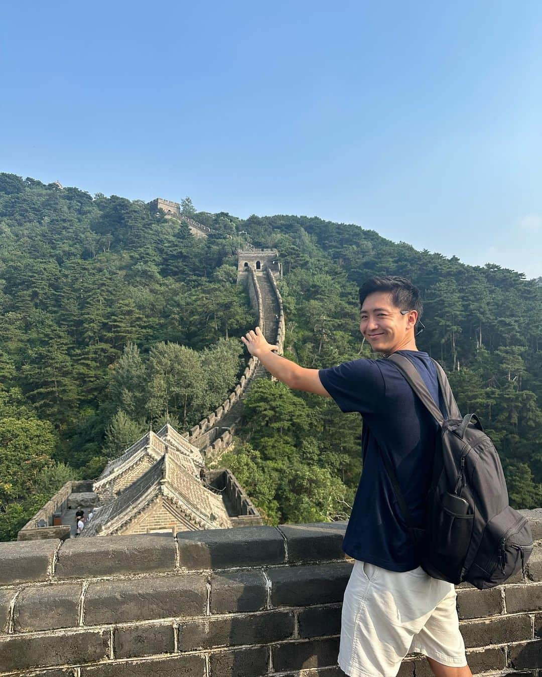 坂崎裕介のインスタグラム：「Kenangan di Beijing😌🇨🇳  Ke Great Wall, 清華大学(Tsinghua university), Universal Studio Beijing dan 天安門広場(tiananmen square)🇨🇳 sumpah bagus banget semua!!! Seru banget chinaaaaaa!!! Masih lanjut trip china, hongkong, taiwan👍 tunggu vlognya ya guys✌️  #wasedaboys#worldtrip#china#beijing#yusuke」