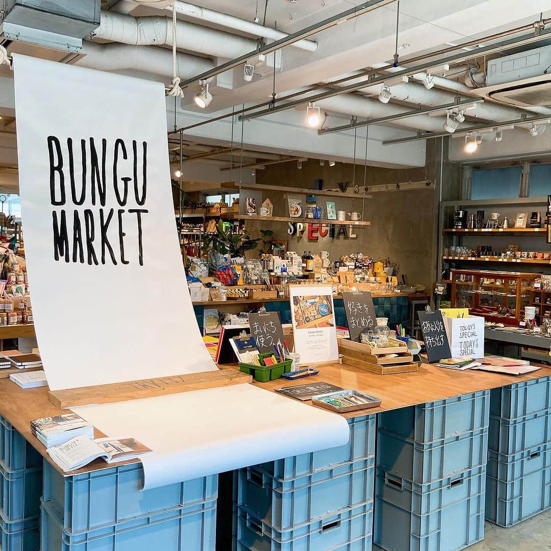 TODAY'S SPECIALのインスタグラム：「〈BUNGU MARKET〉  手紙を書いて気持ちを伝えたり、 絵を描いて想像力を膨らませたり。  お気に入りのペンやブレイクタイムにぴったりのコーヒーを見つけに来ませんか？  2023年8月17日(木)～9月13日(水) Jiyugaoka / Shibuya / Shinjuku / ONLINE STORE 2023年8月18日(金)～9月14日(木) Hibiya / Ebisu / Futakotamagawa / Kyoto / Kobe *会期最終日は17時までの開催となります。  #todaysspecial #トゥデイズスペシャル #jiyugaoka #渋谷ヒカリエ #ルミネ新宿 #神戸bal #京都bal #東京ミッドタウン日比谷 #恵比寿ガーデンプレイス #高島屋二子玉川」