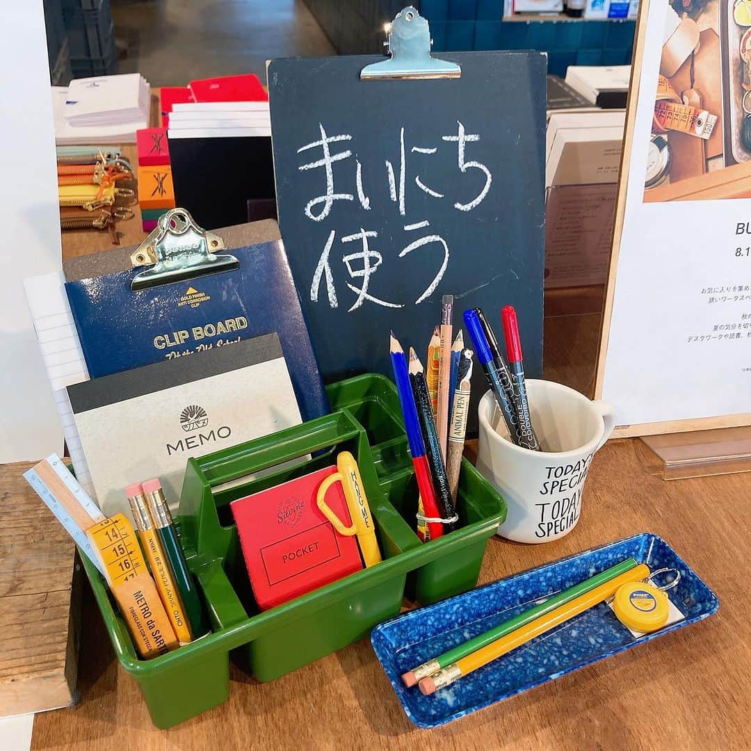 TODAY'S SPECIALさんのインスタグラム写真 - (TODAY'S SPECIALInstagram)「〈BUNGU MARKET〉  手紙を書いて気持ちを伝えたり、 絵を描いて想像力を膨らませたり。  お気に入りのペンやブレイクタイムにぴったりのコーヒーを見つけに来ませんか？  2023年8月17日(木)～9月13日(水) Jiyugaoka / Shibuya / Shinjuku / ONLINE STORE 2023年8月18日(金)～9月14日(木) Hibiya / Ebisu / Futakotamagawa / Kyoto / Kobe *会期最終日は17時までの開催となります。  #todaysspecial #トゥデイズスペシャル #jiyugaoka #渋谷ヒカリエ #ルミネ新宿 #神戸bal #京都bal #東京ミッドタウン日比谷 #恵比寿ガーデンプレイス #高島屋二子玉川」8月19日 17時39分 - cibone_ts