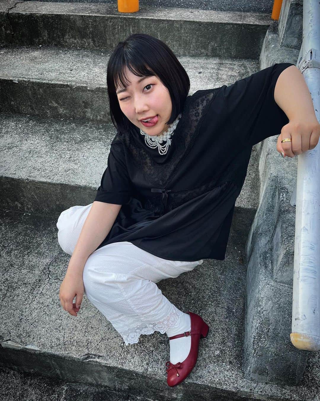 山井祥子のインスタグラム：「単独ライブが無事終わった記念に買ったSimone RochaのTシャツ。 本当は別のワンピースをご褒美にしようと思って買い物に出たんだけど、このTシャツに出会ってしまったんです。 声が出ちゃうくらい、かわいかったからね。  #服 #newclothes  #simonerocha」