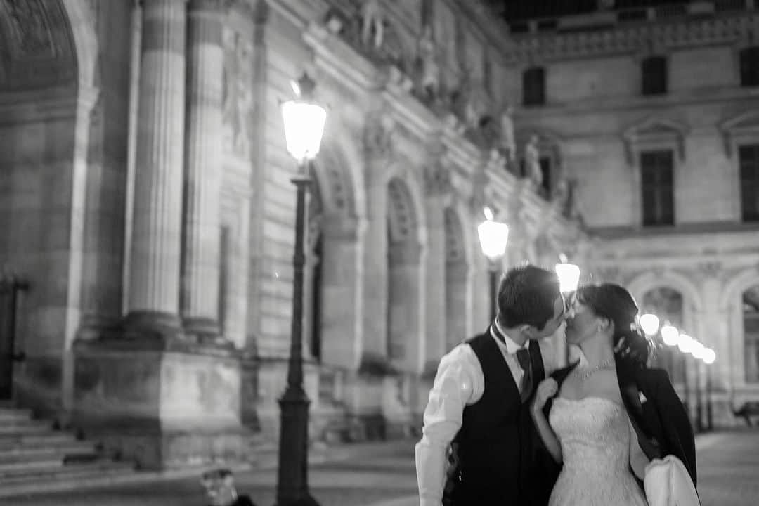 ラヴィ•ファクトリーさんのインスタグラム写真 - (ラヴィ•ファクトリーInstagram)「. 【写真で叶える結婚式】 . まるで映画のシーンを切り取ったような フランス パリでのフォト✨  どの瞬間も絵になる ここでしか残すことが出来ない写真をおさめて📸 . —————— ラヴィファクトリー:@paris_laviephotography AREA:FRANCE,PARIS —————— @laviefactoryをフォローして #laviefactory #ラヴィファクトリー のハッシュタグをつけて お写真を投稿してみてくださいね✳︎ . こちらの公式IG（@laviefactory） で取り上げさせていただきます✨ . 思わず笑顔になれるハートのある 「家族写真」はラヴィクルール* >>>@laviecouleur_official . #wedding #weddingphotography #photo #ハートのある写真 #instawedding #結婚写真 #ウェディング #ウェディングフォト #撮影指示書 #ロケーションフォト #前撮り#写真好きな人と繋がりたい #フォトウェディング #卒花 #後撮り #ウェディングニュース #前撮り小物 #前撮りフォト #前撮りアイテム #ウェディング撮影 #撮影構図 #前撮りアイディア #撮影指示書 #花嫁コーディネート #花嫁コーデ #フランス #ハネムーン #海外フォト」8月19日 17時46分 - laviefactory