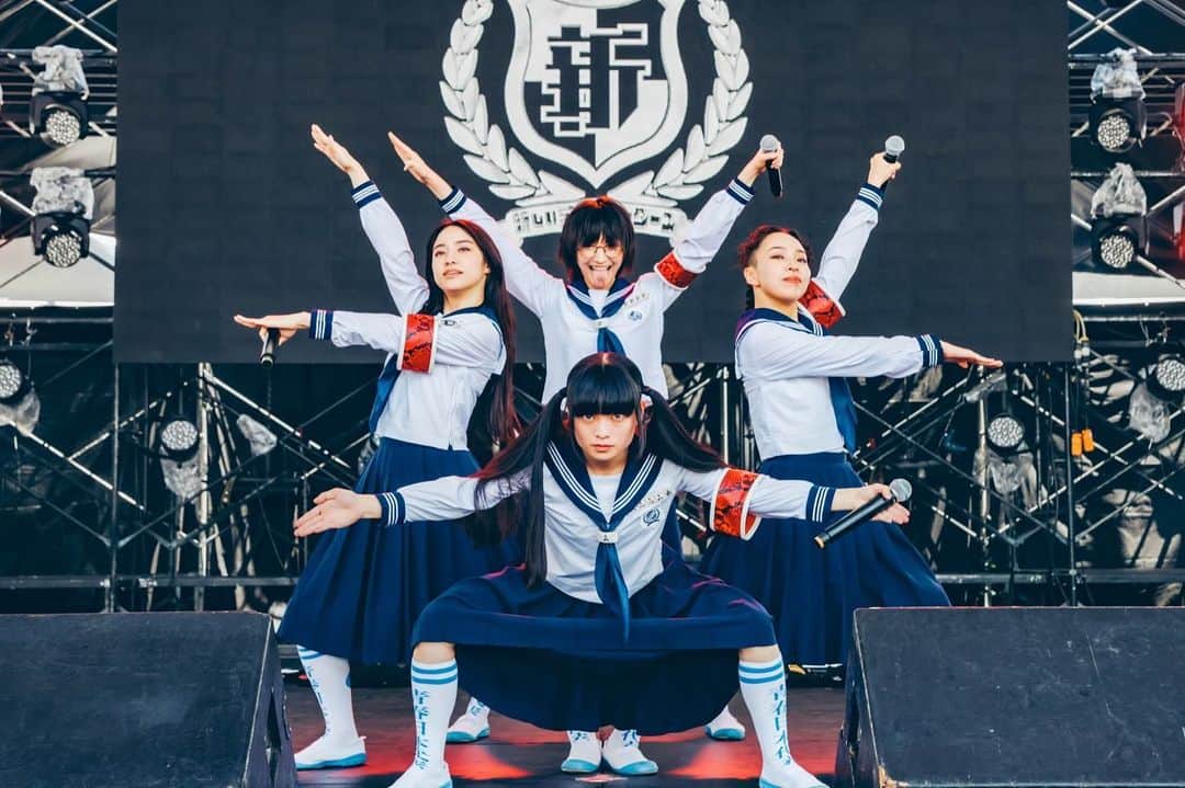 新しい学校のリーダーズのインスタグラム：「2023.8.19 「SUMMER SONIC 2023 -OSAKA-」 at Maishima Sonic Park 🔥 ©SUMMER SONIC All Rights Reserved.  新しい学校のリーダーズ <SETLIST> 1. 青春を切り裂く波動 2. 最終人類 3. Free Your Mind 4. マ人間 5. Pineapple Kryptonite REMIX 6. オトナブルー 7. NAINAINAI 8. 迷えば尊し  #サマソニ#新しい学校のリーダーズ#ATARASHIIGAKKO #SUMMERSONIC」