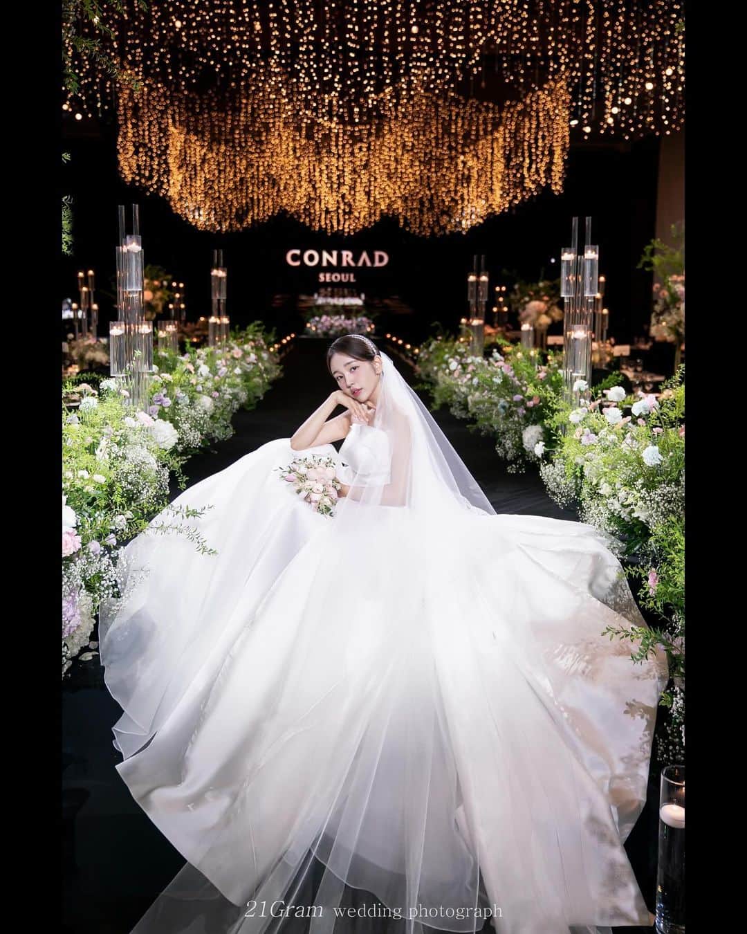 ペク・アヨンのインスタグラム：「벌써 일주일🤍💍💐」