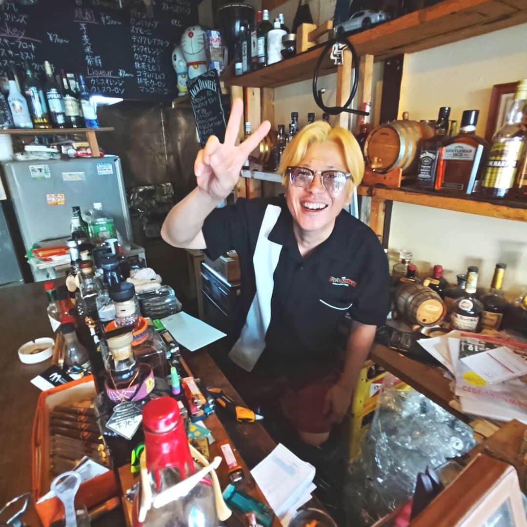 山川のりをのインスタグラム：「今夜は名古屋シークレットベースにてギターパンダライブです。18時30分/19時30分、3000円+オーダー。灼熱のワンマンショー！お近くの方は慎重に会いに来てアイニージュー！」