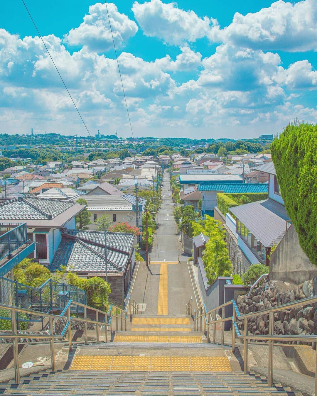 Shotaのインスタグラム：「階段を登った先から見える風景  写真集「何気ない日常をアニメチックに。」Amazon販売中です！  気になってくださった方は、プロフィールのハイライトよりリンクをご確認いただければと思います！！  #アニメチック  #japan #photography #photo #lightroom #blue #kf_gallery #raw_japan #japangem #photo_shorttrip  #photo_travelers  #japan_bestpic_  #japan_photogroup  #japantravelphoto  #lovers_nippon  #best_photo_japan  #photo_map  #5min_japan #look_japan  #tabispo #total_japan #thelifejapan #雲フェチクラブ」