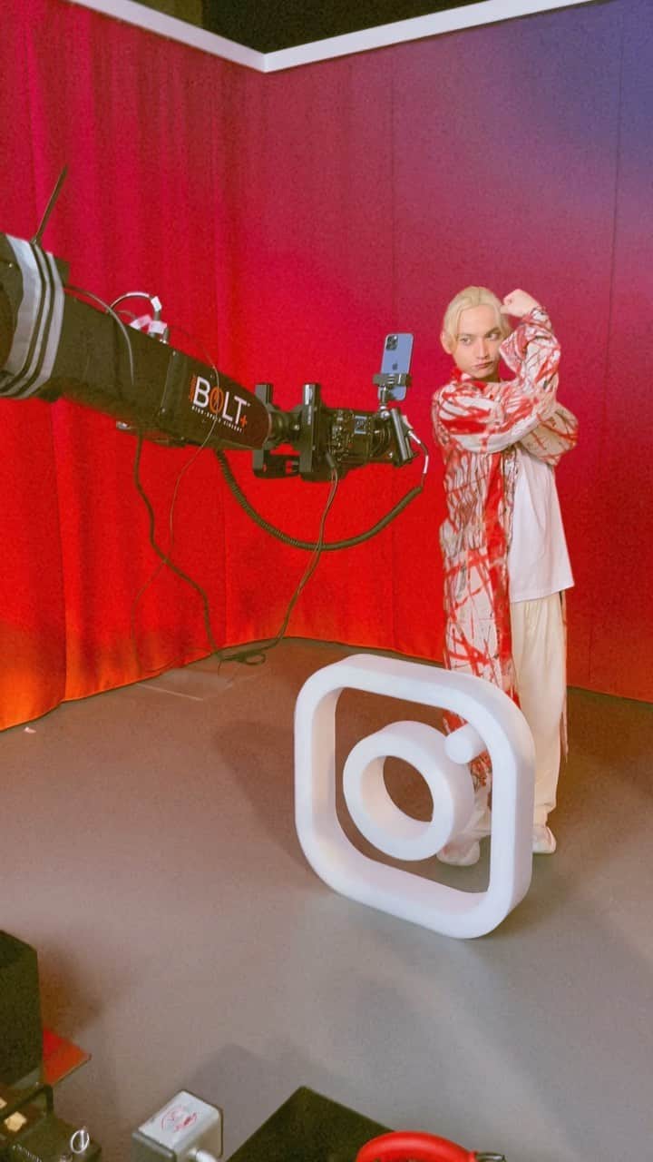 SKY-HIのインスタグラム：「@skyhidaka にアップされたリール撮影の様子をどうぞ💁  #summersonic #サマソニ #SKYHI #Sarracenia #範馬刃牙 #SKYHI_managercam」