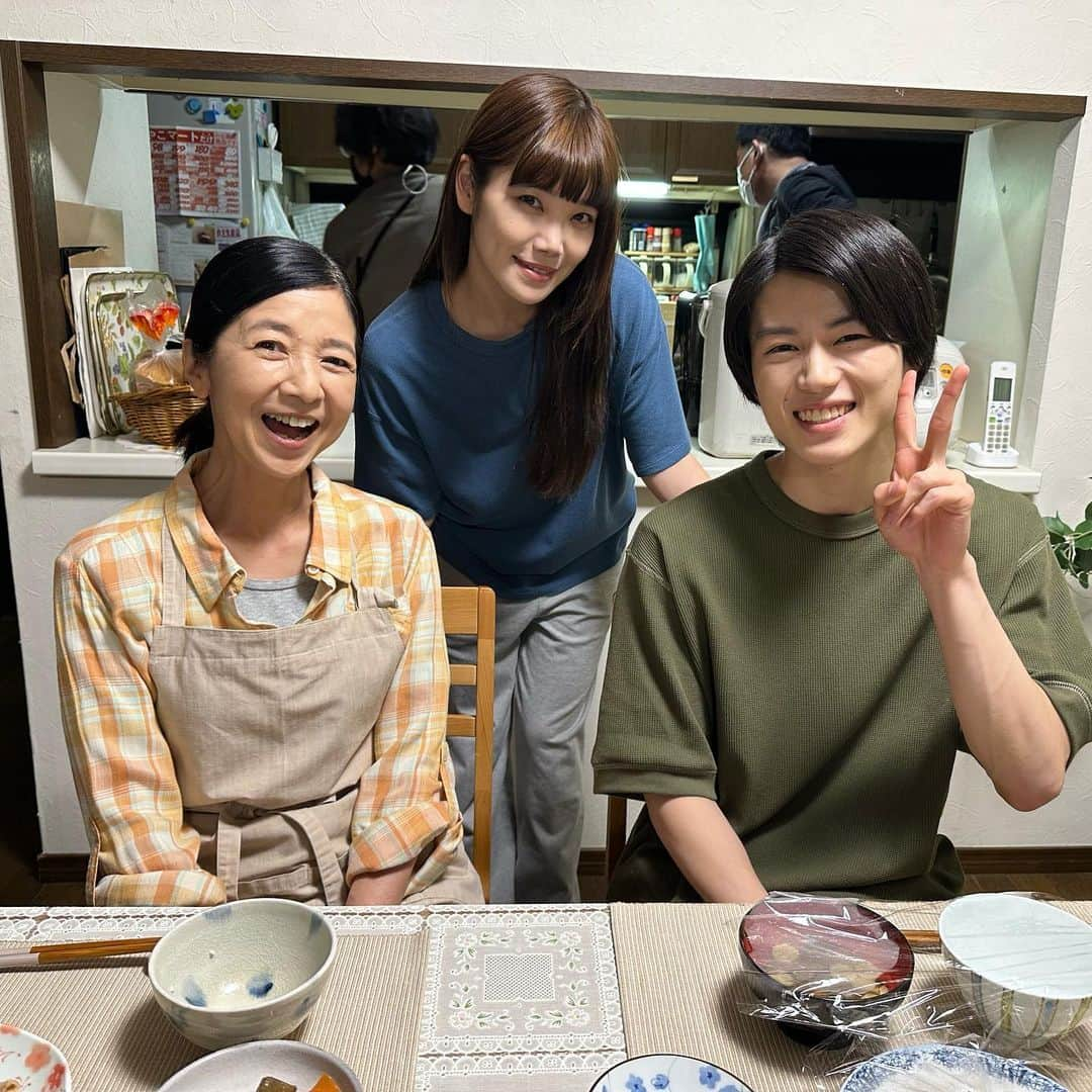 ほんとにあった怖い話　20周年スペシャル【公式】さんのインスタグラム写真 - (ほんとにあった怖い話　20周年スペシャル【公式】Instagram)「📺このあとよる9時〜 #ほんとにあった怖い話  ◤￣￣￣￣￣￣￣￣￣￣￣￣￣￣￣ 👻 #ほん怖 放送まであと3時間 👻 ＿＿＿＿＿＿＿＿＿＿＿＿＿＿＿＿◢  『視えない来客』主演 #セントチヒロ・チッチ さんの 家族写真を📸  みんなでほん怖鑑賞会 リマインドをお忘れなく👁️」8月19日 18時01分 - honkowa_fujitv