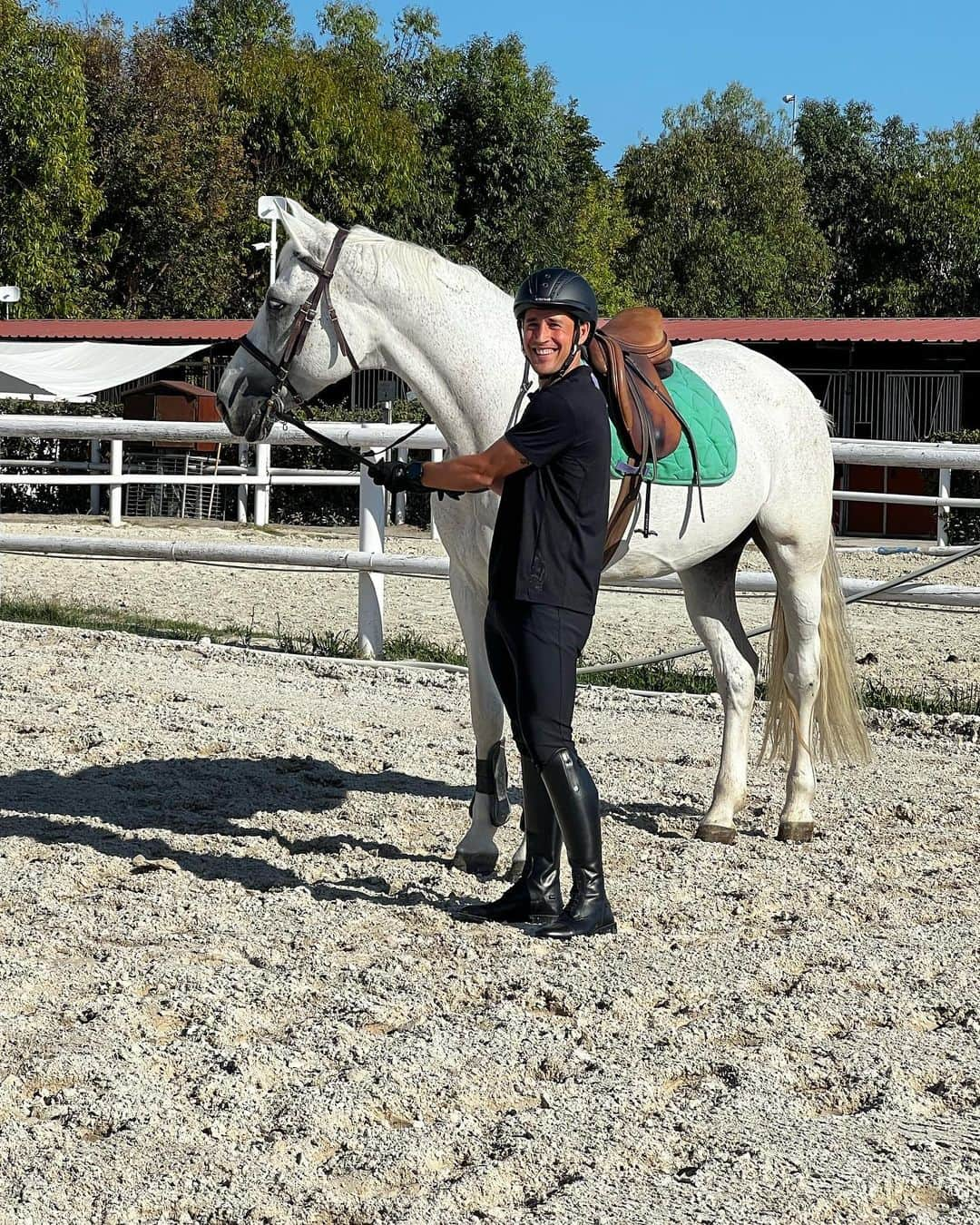 ボージャン・クルキッチのインスタグラム：「Primera classe de doma clàssica amb el meu animal preferit. La connexió amb el cavall m'apassiona! 🙌🏻 .  Primera clase de doma clásica con mi animal favorito. ¡La conexión con el caballo me apasiona! 🙌🏻」