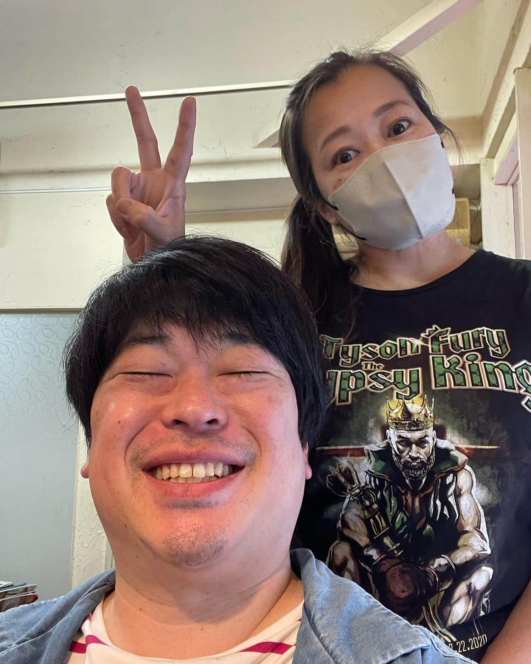 杉本知香さんのインスタグラム写真 - (杉本知香Instagram)「コバさんシブい！ ※白髪染めしてません（笑） 向くん爽やか！ ※たまに白髪染めしてます（笑）  #中目黒美容室 #ケンドーコバヤシ#ケンコバ #にけつッ #あんぎゃー #天津向#天津 #オタク界のカリスマ」8月19日 18時13分 - sugimotoc