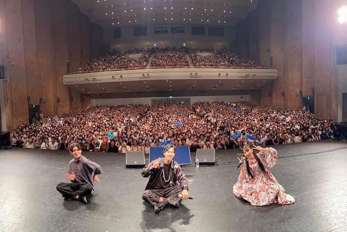 松浦航大さんのインスタグラム写真 - (松浦航大Instagram)「歌まねライブ金沢 with よよよちゃん 満員御礼！  みんなとのかけ合いも 生ギターとのセッションも 抜群の一体感で居心地最高だった！  よよよちゃんを 最初にTikTokで見た時から考えると 一緒に出来てるのが嬉しいし 成長率すごいし これからも共に日本全国 バンバン盛り上げて行きたいと感じたよ！  ありがとうございました🙏  #よよよちゃん #松浦航大 #金沢歌劇座」8月19日 18時13分 - kodai_matsuura