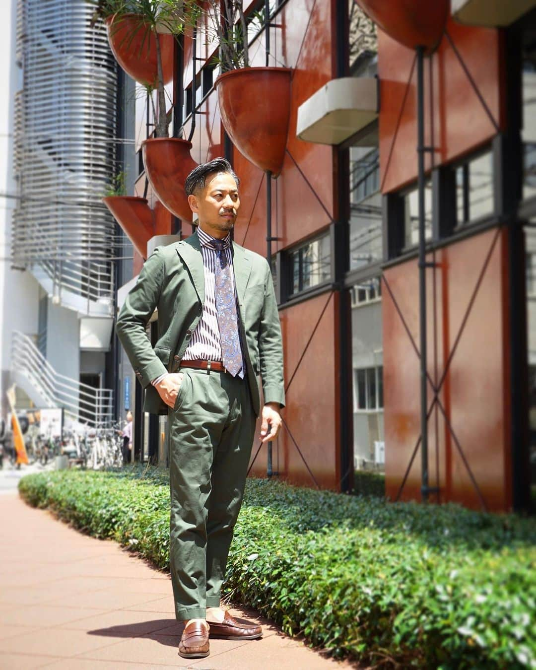 Luxumのインスタグラム：「Green Cotton suit.  #greensuit #cottonsuit  #オーダースーツ #オーダータキシード #mensfashion」