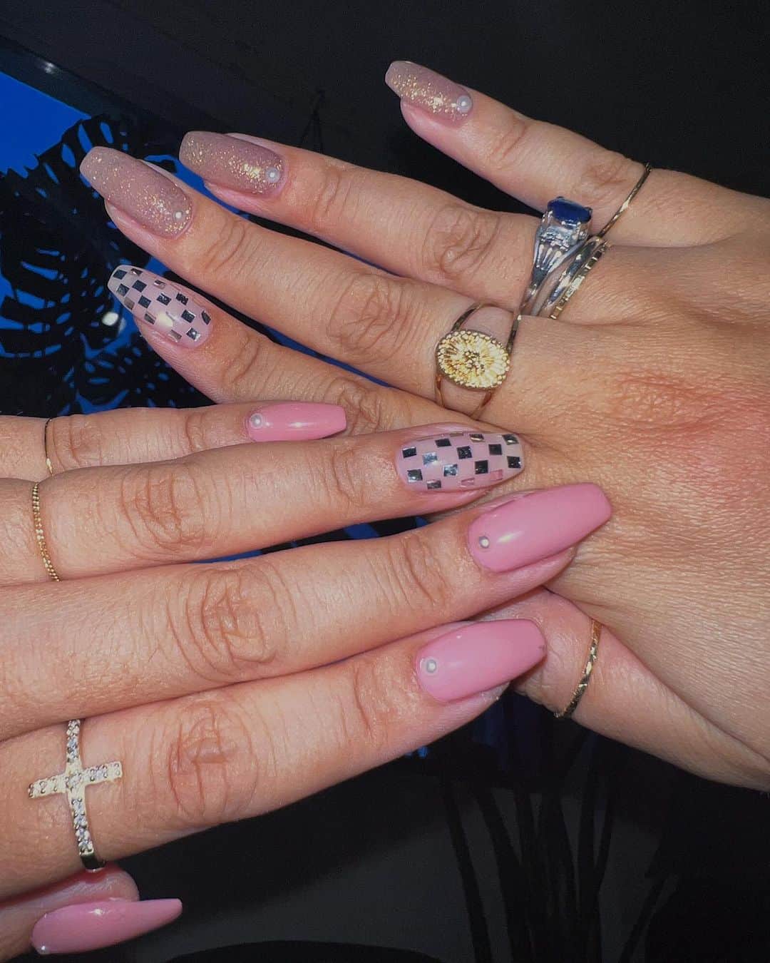 金子若菜のインスタグラム：「⠀ ネイル変えたにょ。 @esnail_japan @ellenail_shibuya  加工なしのも載せてます〜 よく聞かれますが自爪です〜 爪は昔から強いです〜 遺伝です〜」