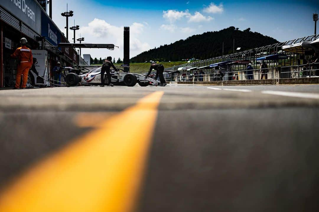 星野一樹さんのインスタグラム写真 - (星野一樹Instagram)「SUPER FORMULA Rd.7 QF:19号車P5,20号車P7  もちろん最高の結果を目指してるから悔しいのだけど ここ数戦の予選での苦戦を考えると、またこの戦える舞台に戻って来れたことが嬉しいです。  チームもドライバーもずっとハードワークしてきたし、明日もこのままの流れで去年の再現を👊 2台ともに表彰台💪💪  頑張ります。  📸 @shotamuraphotographer   #ITOCHUENEX #ITOCHUENEXTeamIMPUL」8月19日 18時30分 - kazukihoshino