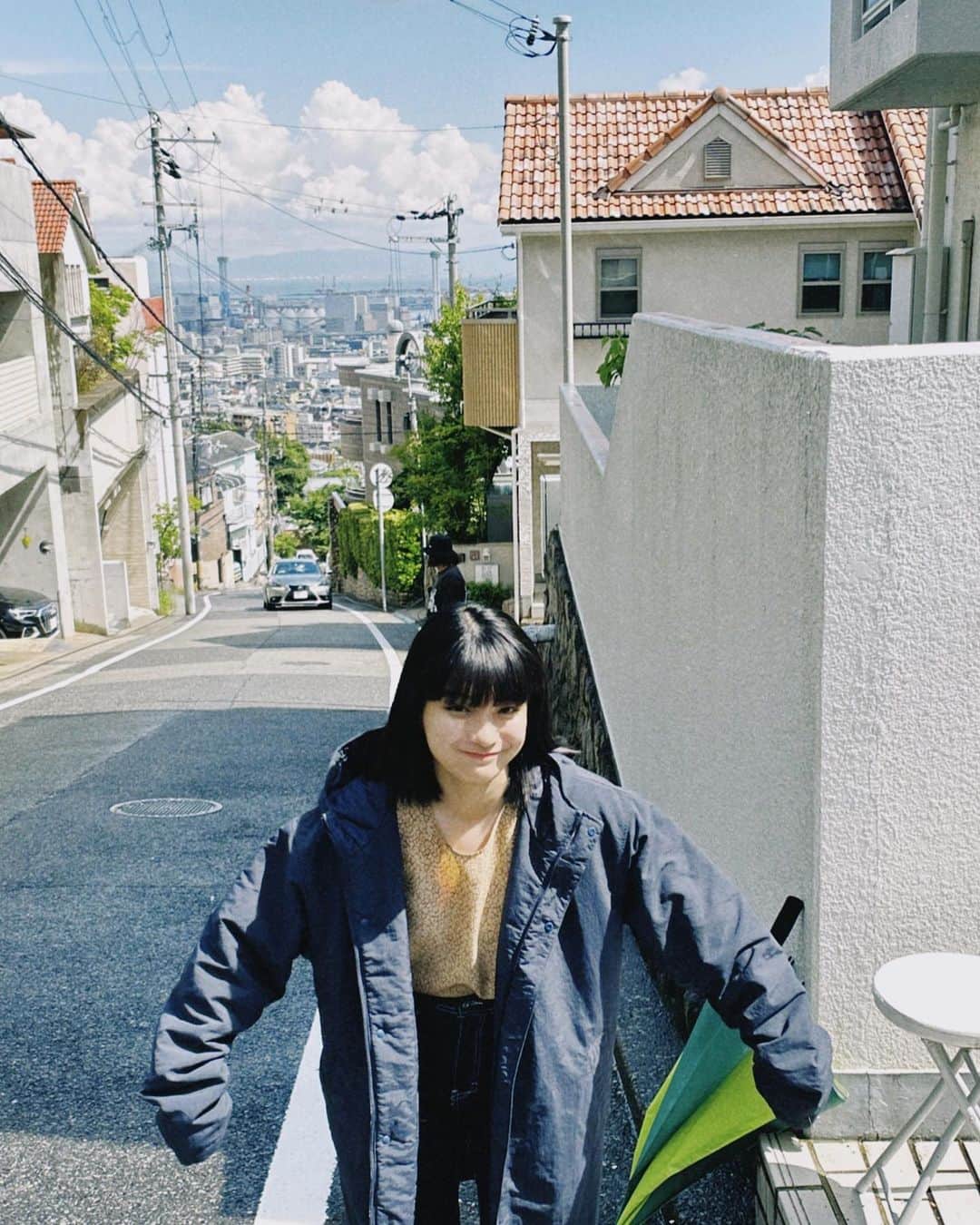 蒔田彩珠さんのインスタグラム写真 - (蒔田彩珠Instagram)「☺︎︎ ほたるの家の前！坂！！  #わたしの一番最悪なともだち」8月19日 18時33分 - makita_aju