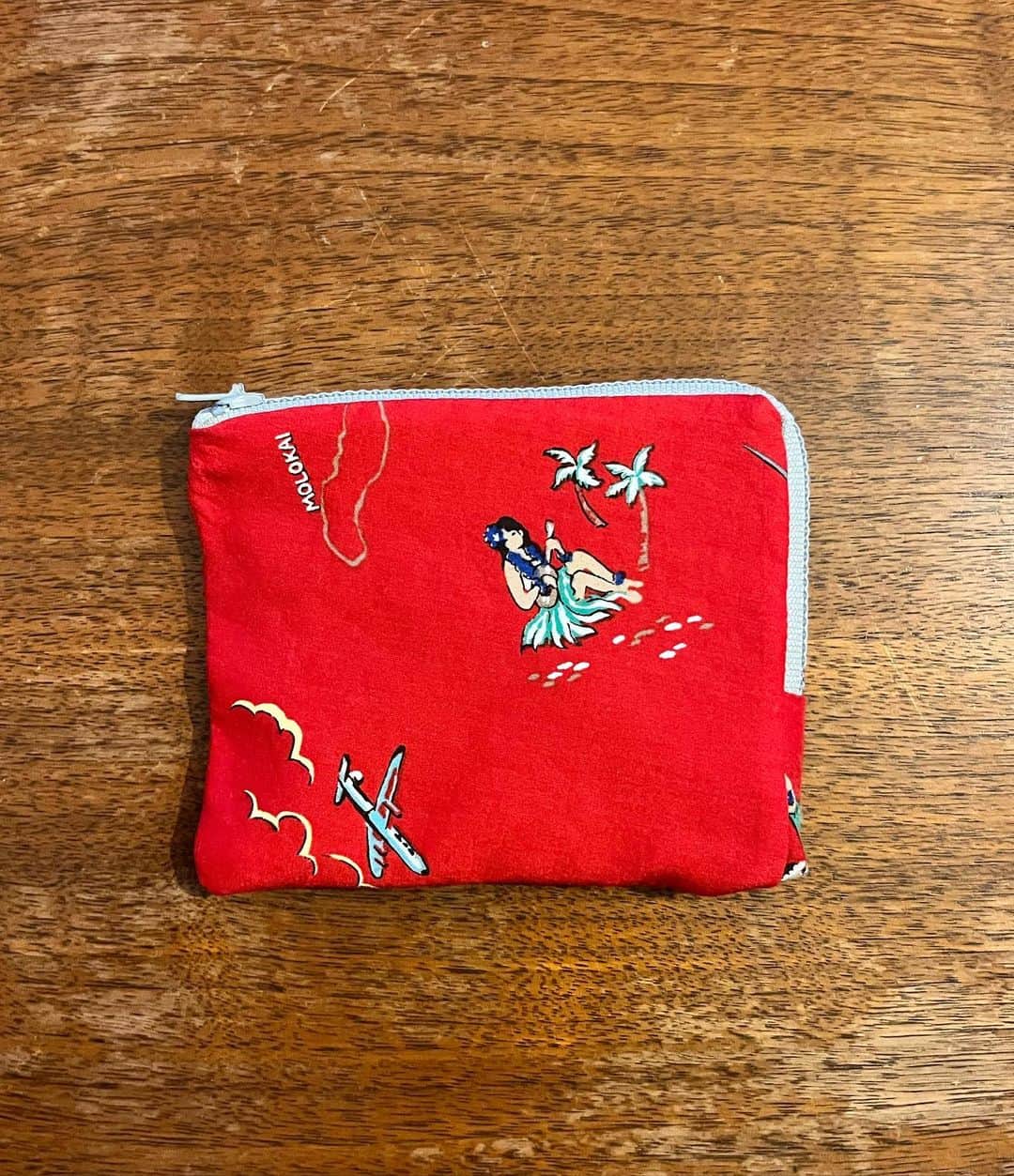コカドケンタロウさんのインスタグラム写真 - (コカドケンタロウInstagram)「⠀ アロハシャツの余り生地が少しあったので、財布作ってみました  #ギャルソンの財布からパターン起こさせてもらいました。」8月19日 18時38分 - kokado_kentaro