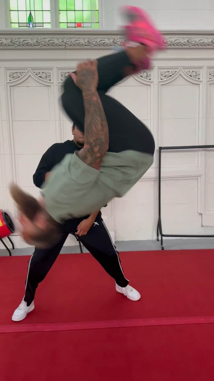 アシュリー・ケインのインスタグラム：「Yo @ashleybanjo my bro @realperrikiely has gave me the nod.. I'm ready for the @diversity_official tour 👀😄  Yo @myprotein that pre workout got me flipping... @mpactivewear got me looking good doing it too 🚀👌🏾」