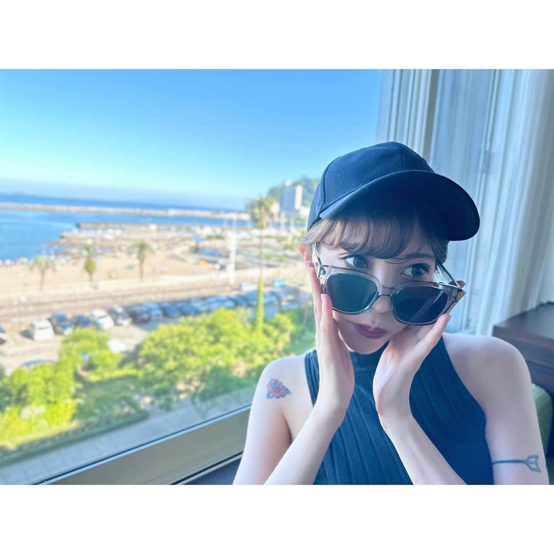 中川ジュリアのインスタグラム：「熱海旅行 夜は4軒も呑み歩いた🍶  #SHEINadornlife 着てった服はALL SHEIN💃🏽」