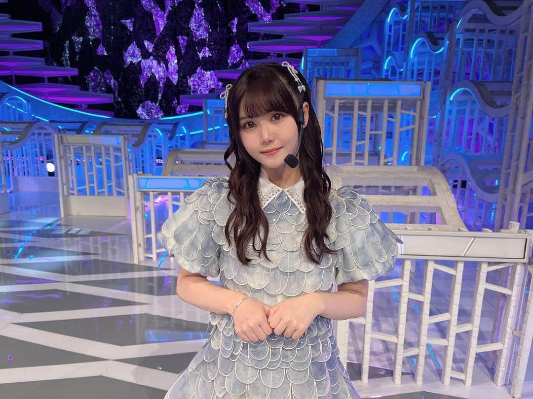 のインスタグラム：「夏らしく爽やかでキュートな衣装🐠🐚  今回はハーフツインにダブルリボンで！🎀  今期は甘めでいきますのでよろしくお願いします！！  #乃木坂46 #伊藤理々杏 #MUSICFAIR」