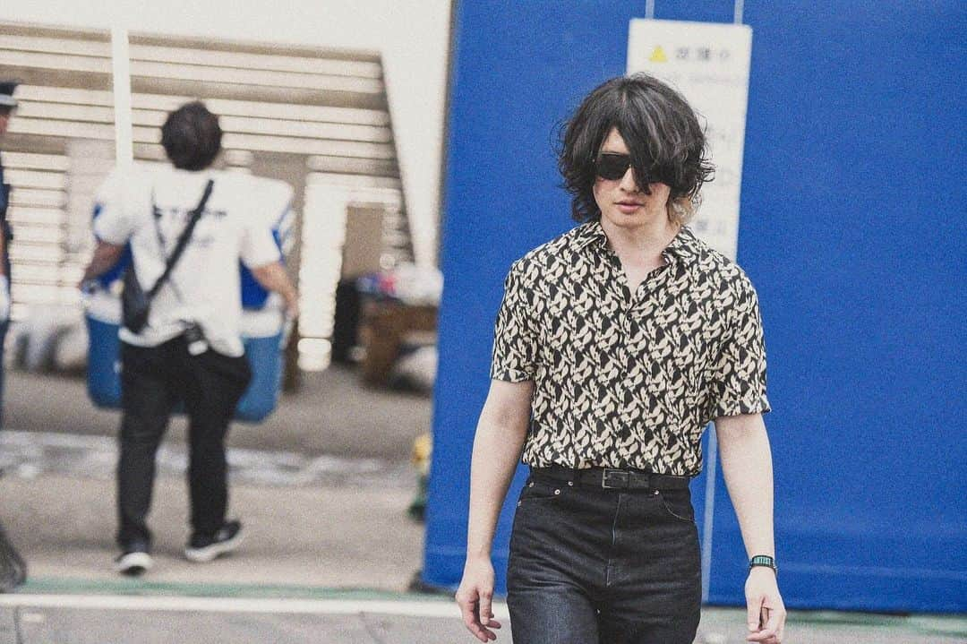 磯部寛之さんのインスタグラム写真 - (磯部寛之Instagram)「Thanks SUMMERS SONIC, and thank you to every one of you who came to watch us. It was burning but was a lot of fun. See you all again! Hiro サマソニありがとうございました。灼熱の中来てくれた皆んなも本当にありがとう。過去最高の暑さだったけどぐちゃぐちゃに盛り上がって楽しかった。また会いましょう。ひろ #alexandros #summersonic」8月19日 19時00分 - hiro_isobe_alexandros