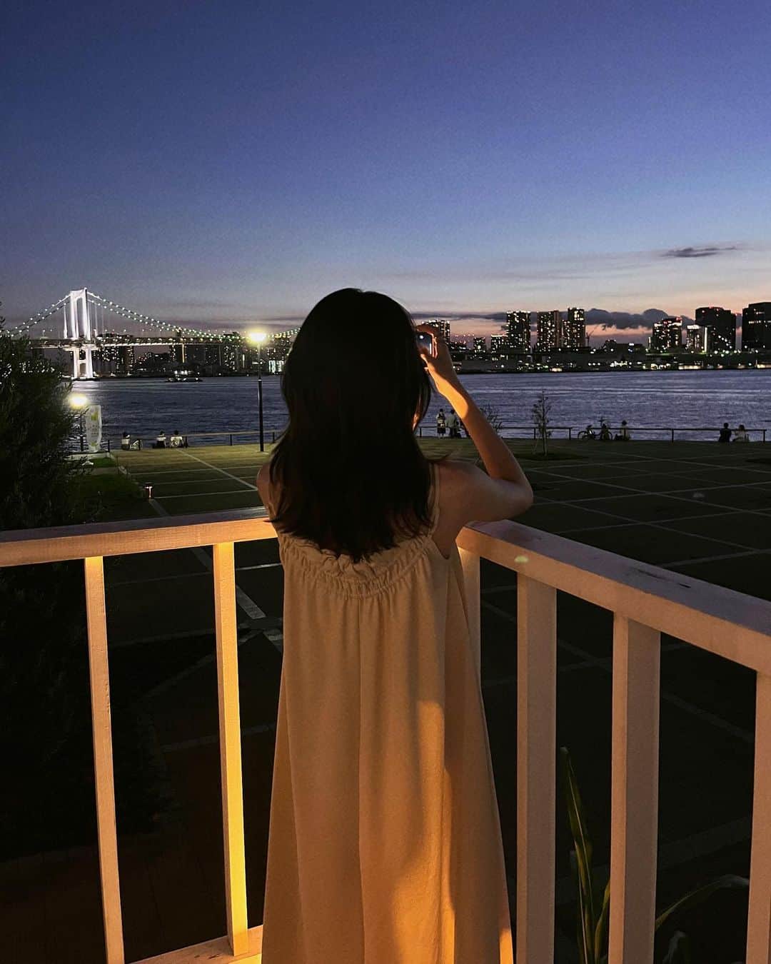 野島樺乃のインスタグラム：「#ノジマノシフク  . . . . 夜景すき いい天気で空が綺麗でした♡ . . . #sly #fashion #ootd  #豊洲ぐるり公園」