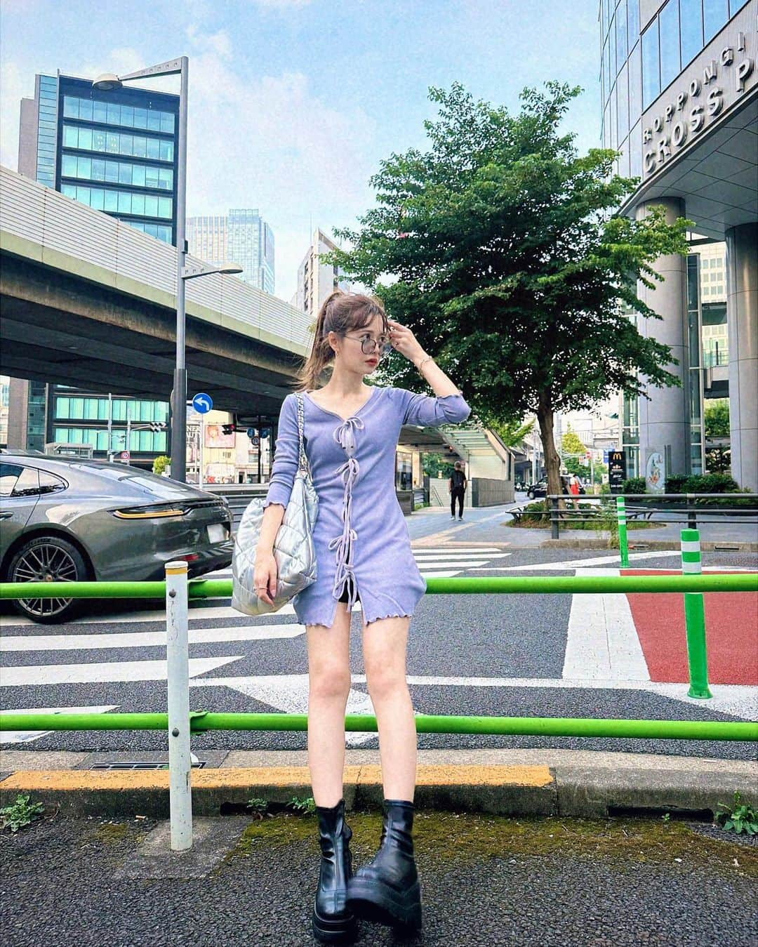 山崎春佳さんのインスタグラム写真 - (山崎春佳Instagram)「👾🍭🕶⛓  日々色んな系統のお洋服着るのたのしい😂🍓  いくつになっても色んなお洋服を着ていたいから似合う 見た目でいられるように頑張ります…❤️‍🔥ふふふ  お洋服は @xoeinseoulofficial @hana_official.kr   #me #tbt #ootd #outfit #boots #bag #shein #glasses #ponytail #ＳＨＥＩＮコーデ #beSHEINmodels #SHEIN購入品」8月19日 18時59分 - haruka_yamazaki