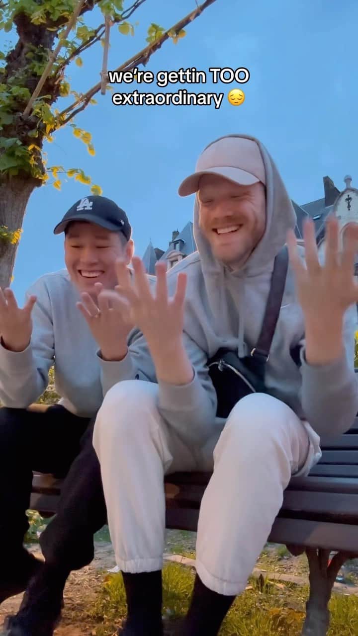 スコット・ホアイングのインスタグラム：「where should we do our lil dance next?! ✈️🏔️🗽🗿⛩️🗼 #extraordinary」