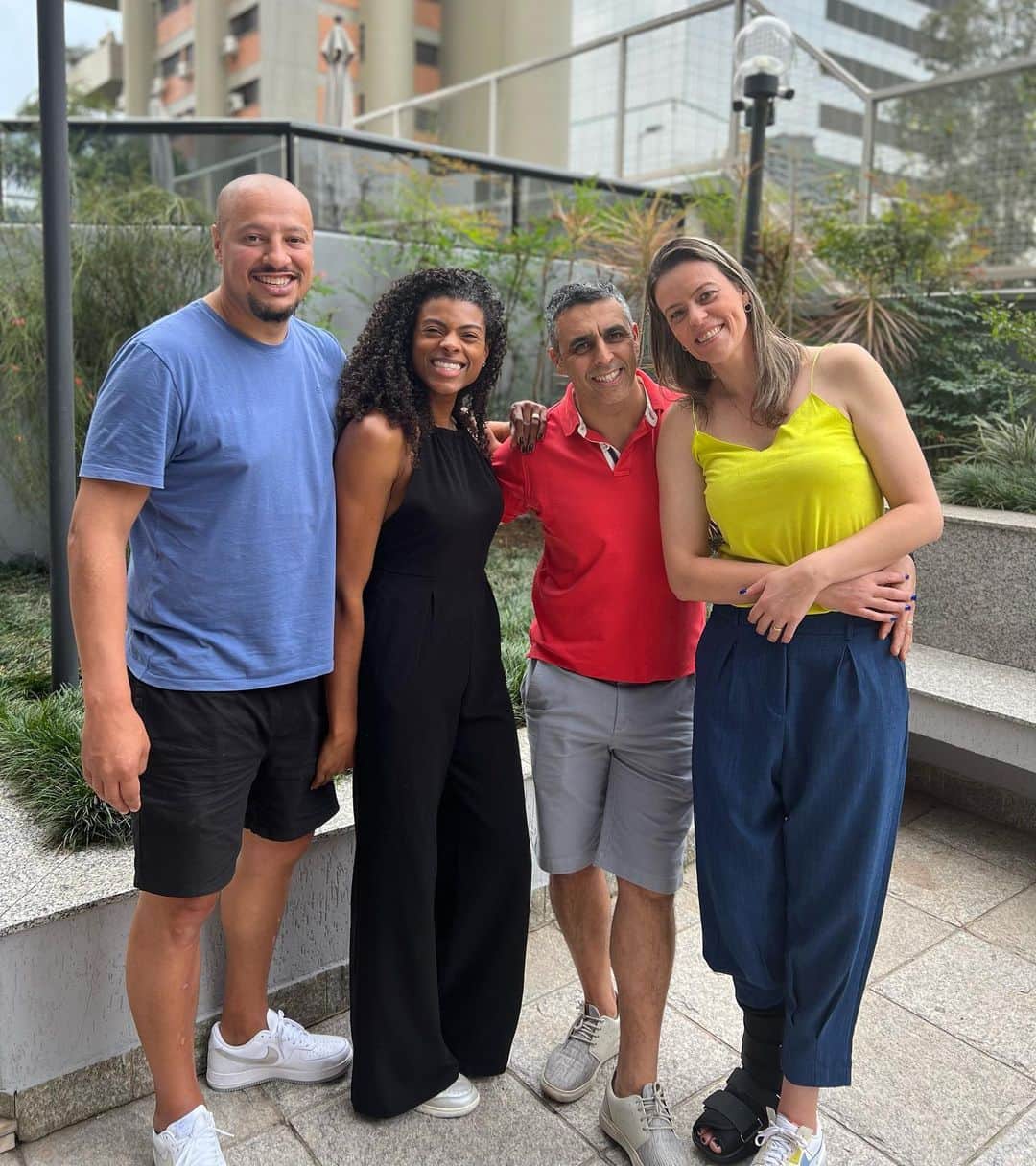 フェルナンダ・ロドリゲスのインスタグラム：「Celebrando mais 1 ano de vida do nosso amigo @danivon78 🎈 Te desejamos tudo de bom meu amigo ❤️」