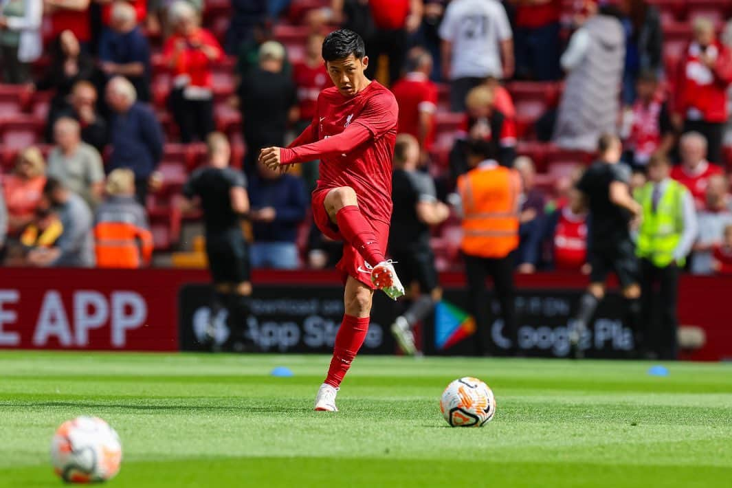 遠藤航さんのインスタグラム写真 - (遠藤航Instagram)「.. .Debut ✅ More to come🔥 . #debut #premierleague #liverpool  #anfield #football #⚽️ #wataruendo  . #デビュー #勝利 #プレミアリーグ  #遠藤航」8月20日 5時32分 - endowataru