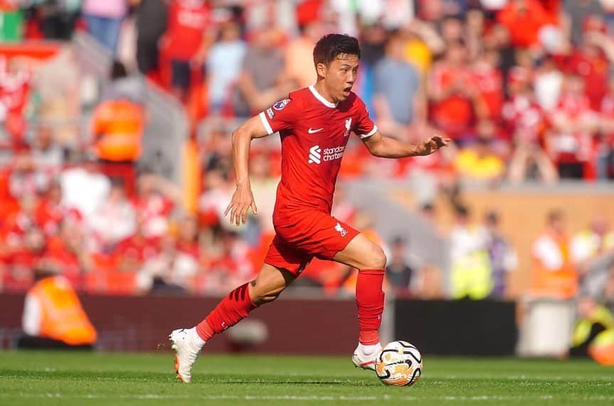遠藤航のインスタグラム：「.. .Debut ✅ More to come🔥 . #debut #premierleague #liverpool  #anfield #football #⚽️ #wataruendo  . #デビュー #勝利 #プレミアリーグ  #遠藤航」