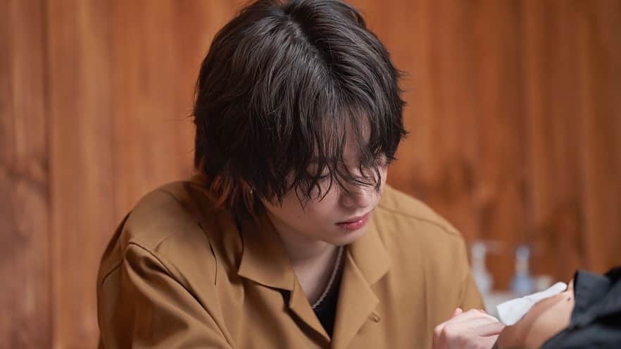 曽田陵介のインスタグラム：「本日27:00 #アラクオ 第5話です！💇」